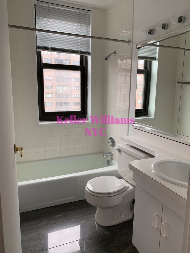 East 73rd Street - Photo 14