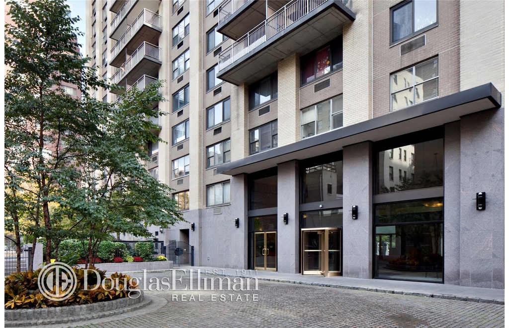 201 West 70th St - Photo 5