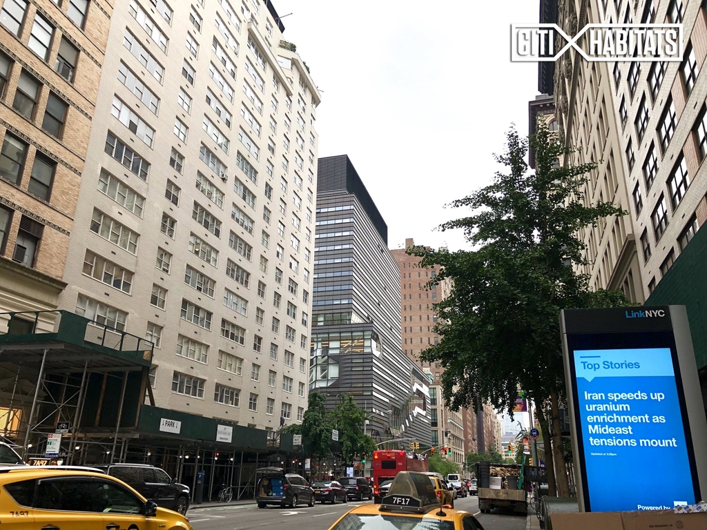 Fifth Avenue - Photo 1