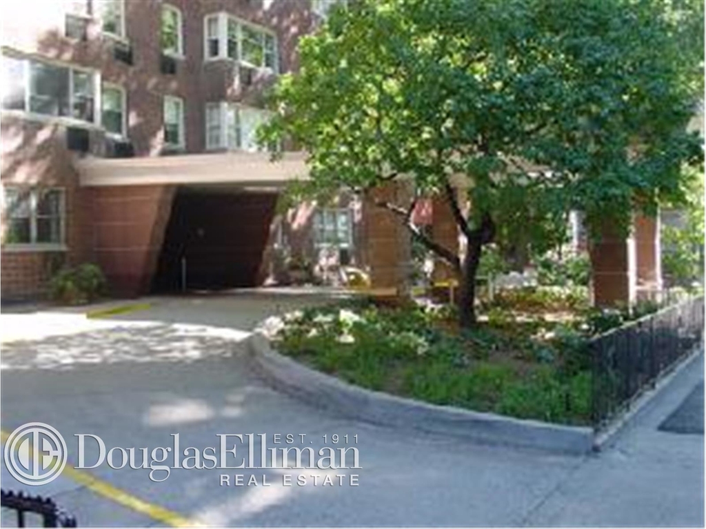 345 West 58th St - Photo 5