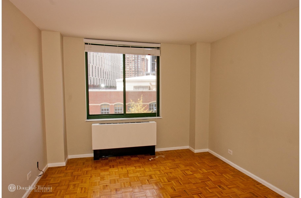 295 Greenwich St - Photo 3