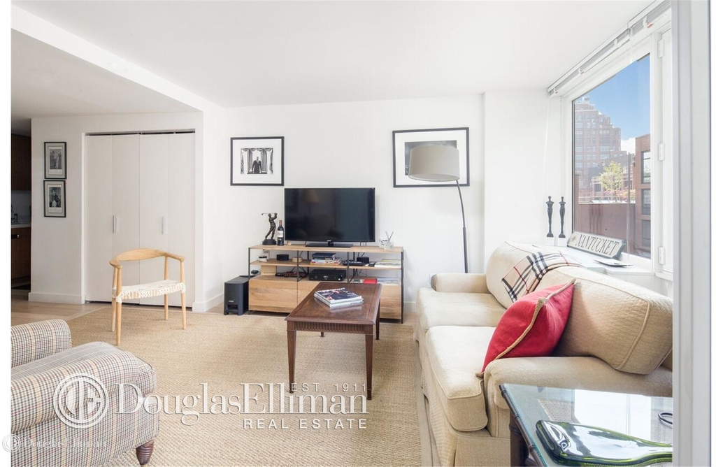 450 West 17th St - Photo 0