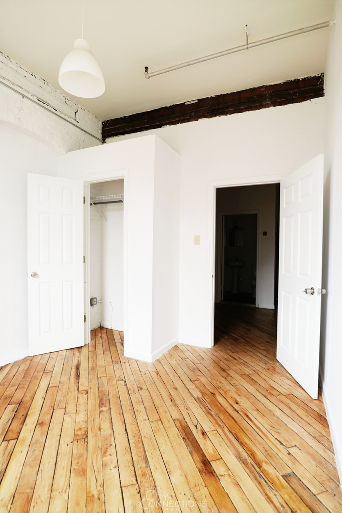 885 Park Ave (bk) - Photo 3