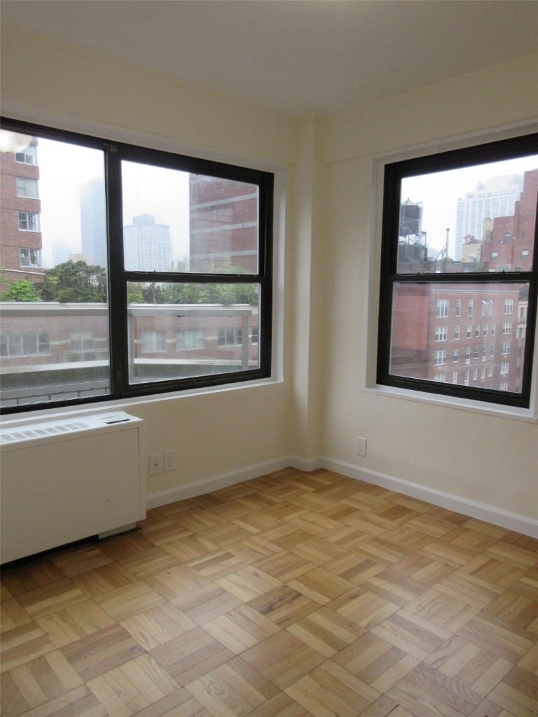 355 East 72nd - Photo 2