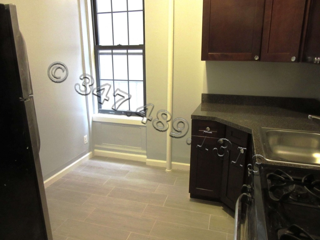 1024 Halsey Street - Photo 1