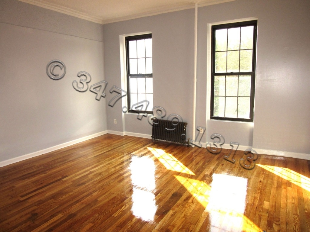 1024 Halsey Street - Photo 0