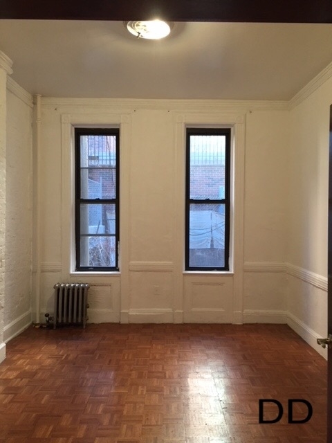 607 East 11th Street - Photo 1