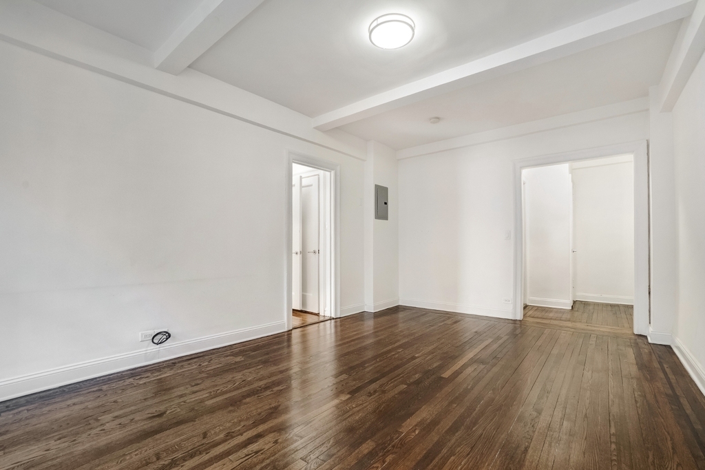 156 East 37th Street - Photo 3