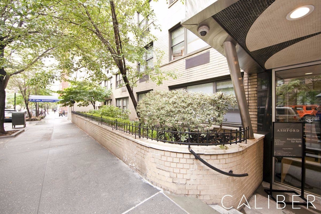 East 80th Street - Photo 0