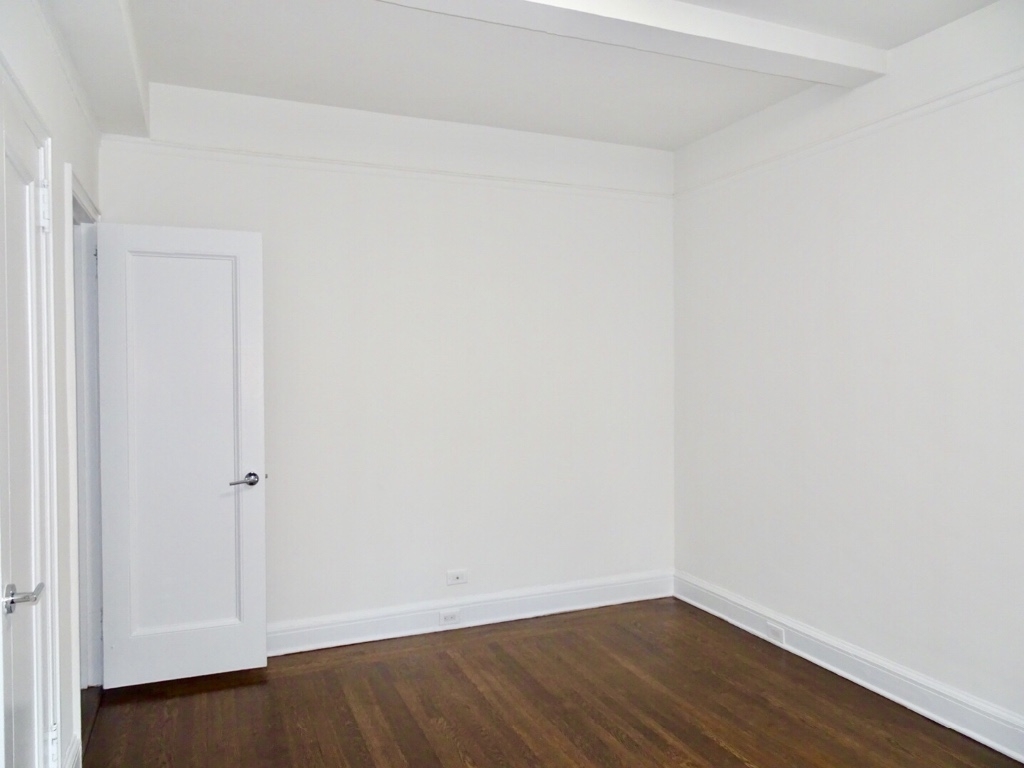 141 East 46th - Photo 7