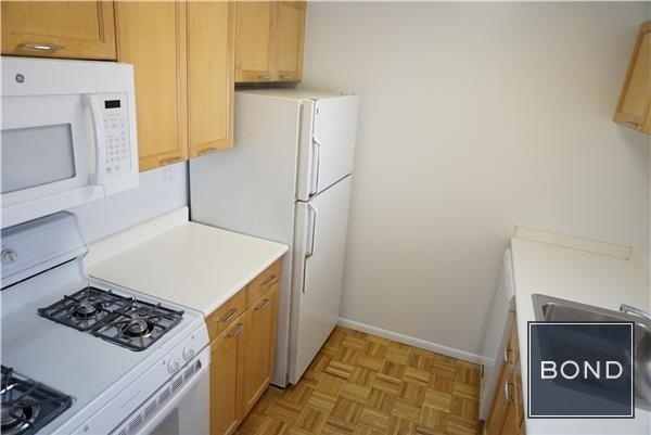 345 East 64 Street - Photo 2