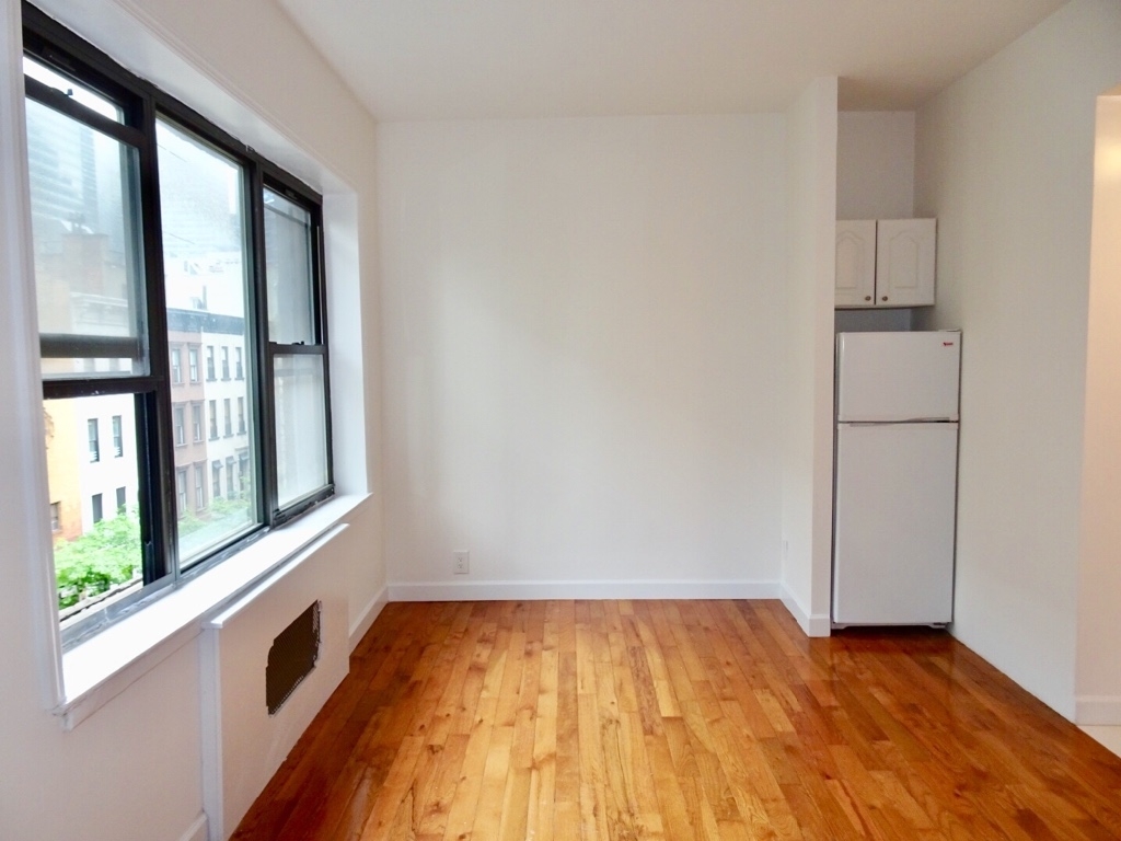 253 East 61st - Photo 0