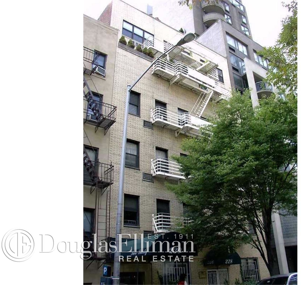 230 East 52nd St - Photo 3