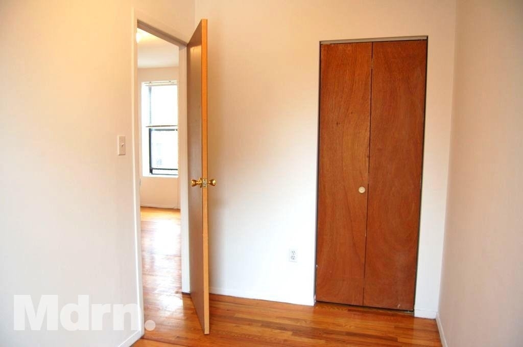 EAST 75th - Photo 2