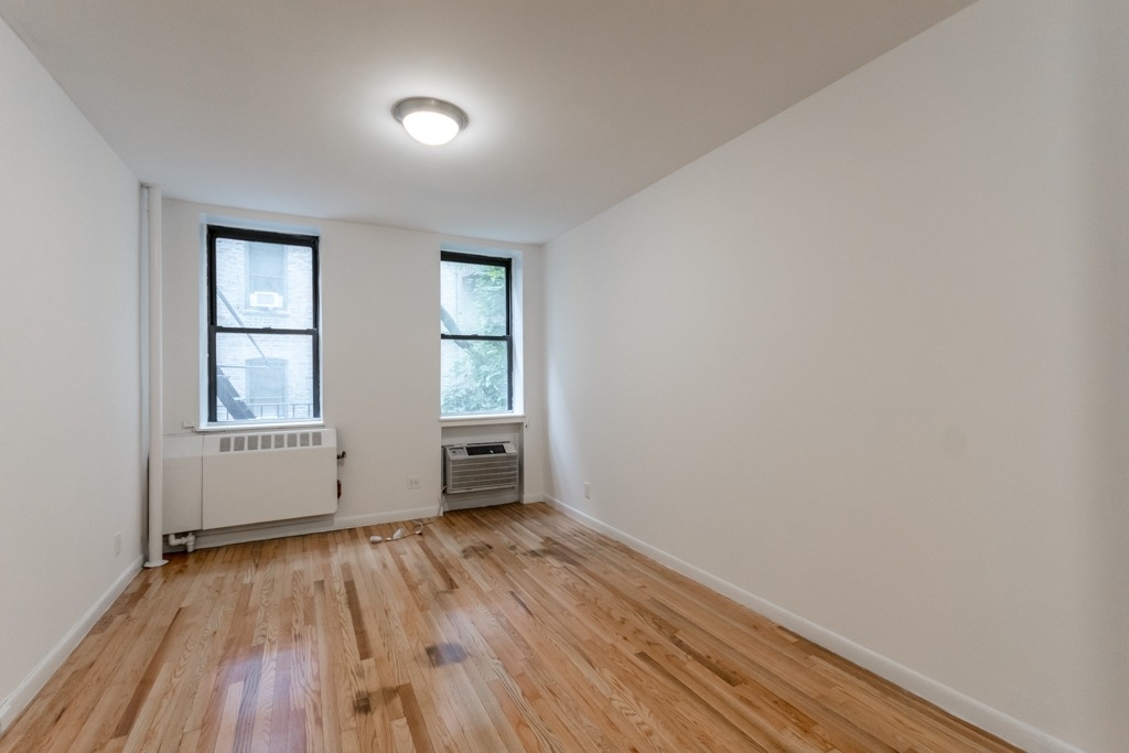 246 W 22nd St - Photo 0