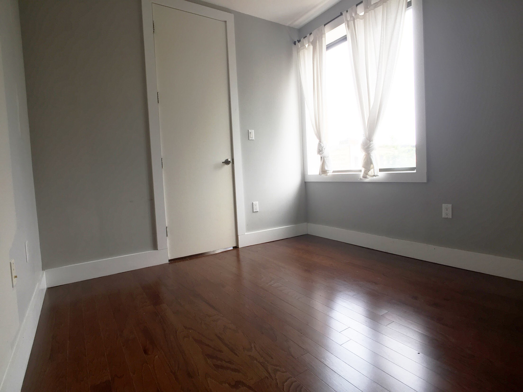 1350 Myrtle Ave - Photo 3