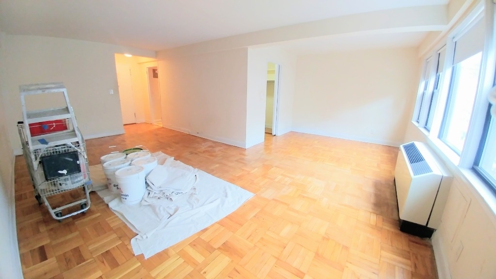 320 E 52nd - Photo 1