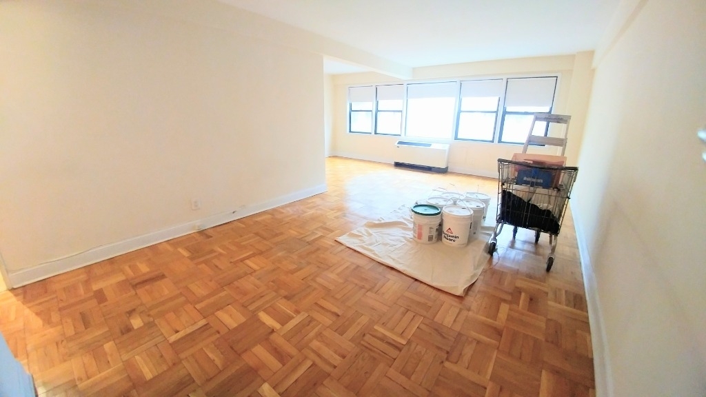 320 E 52nd - Photo 0