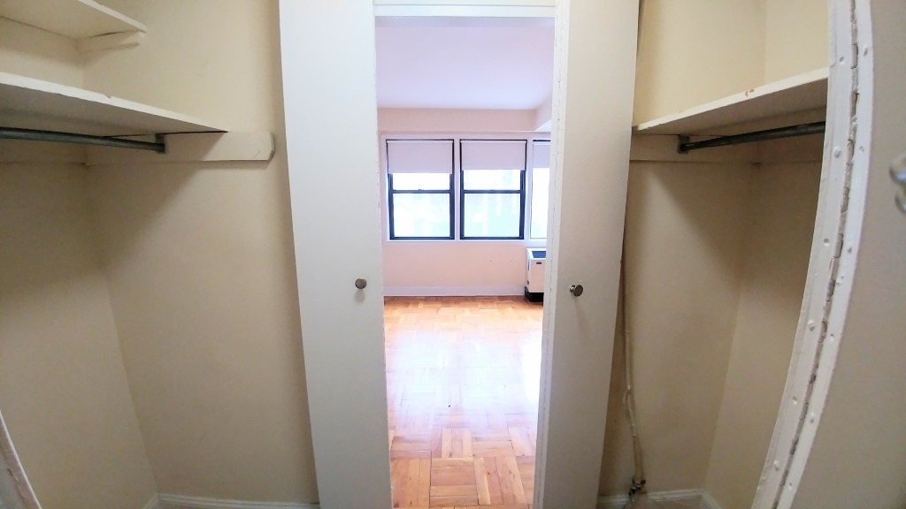 320 E 52nd - Photo 5