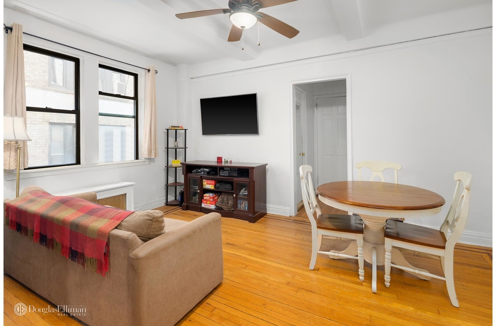 142 East 49th St - Photo 1