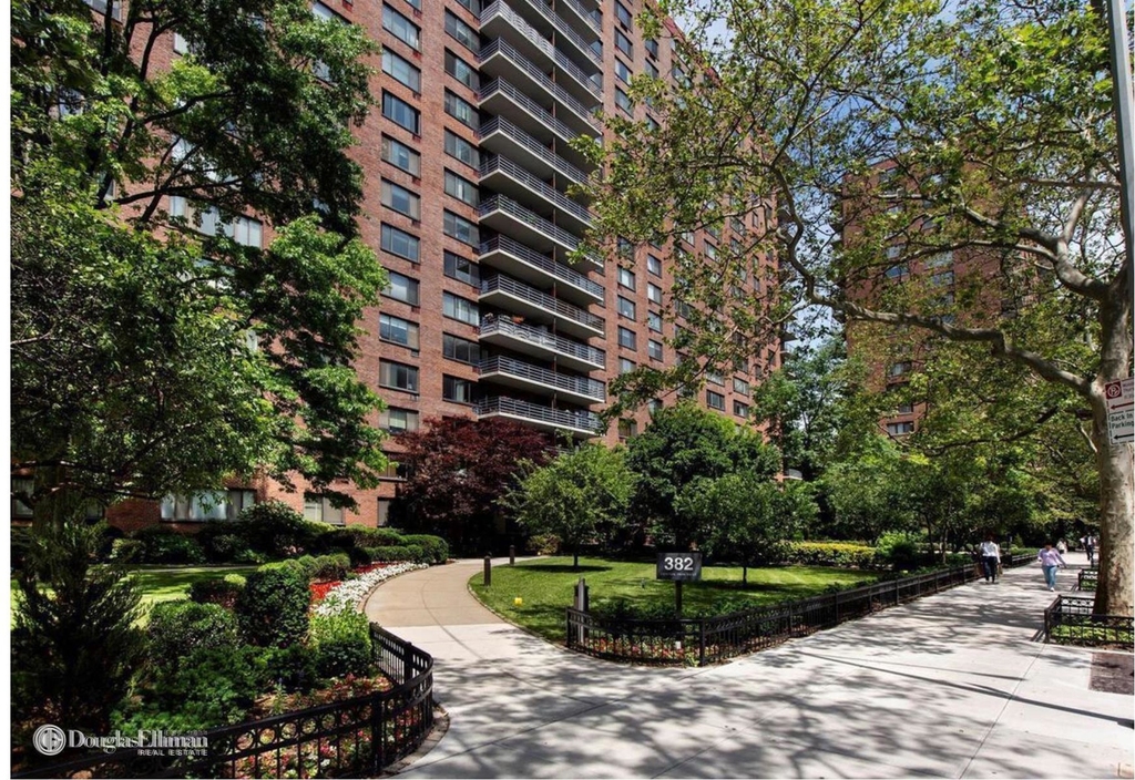 382 Central Park West - Photo 8