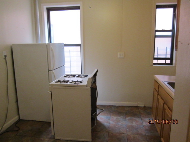 122 Fenimore St - Photo 6