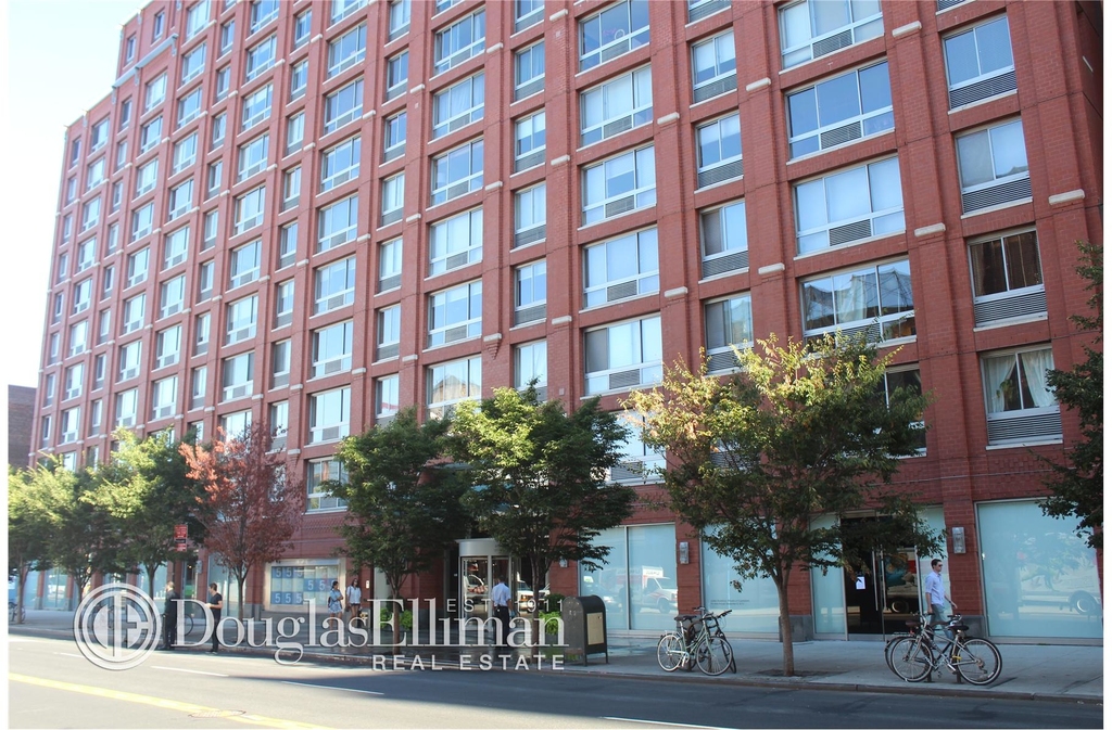 555 West 23rd St - Photo 6