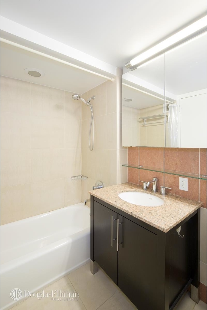 555 West 23rd St - Photo 5