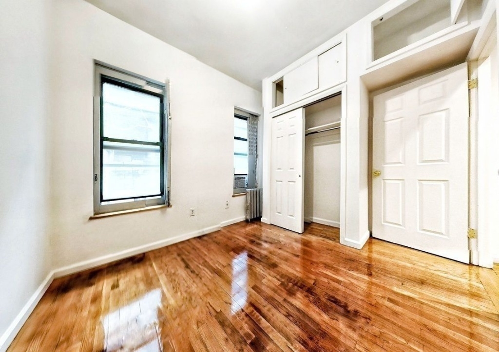 214 East 10th Street - Photo 1