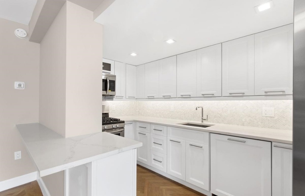 305 East 86th Street - Photo 2