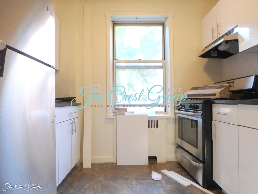 160 Bennett Avenue - Photo 2