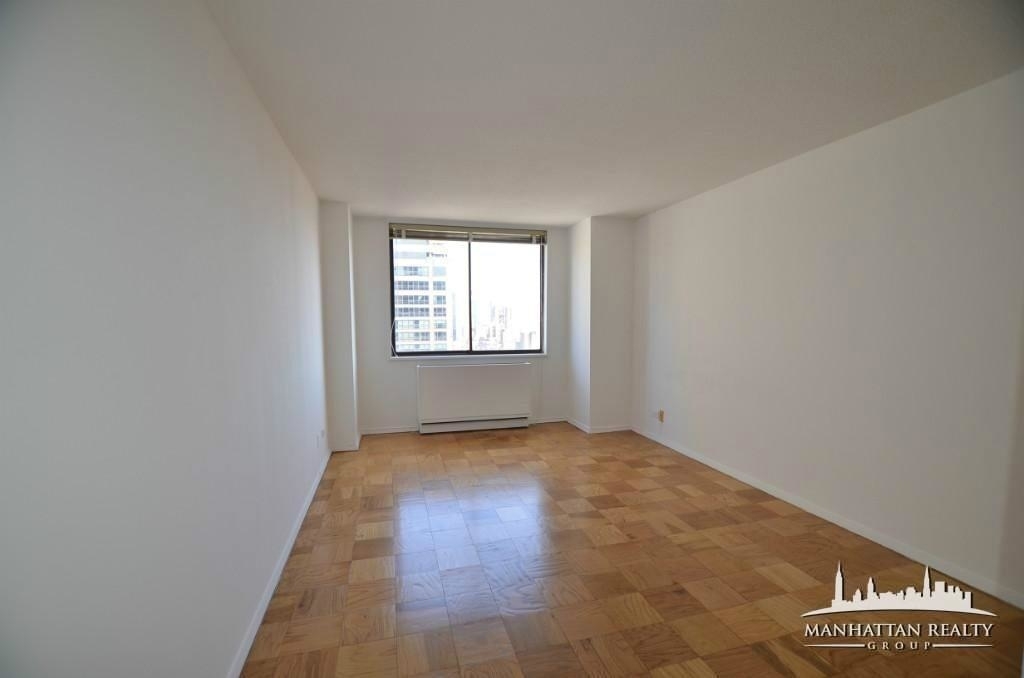 East 52nd Street - Photo 1