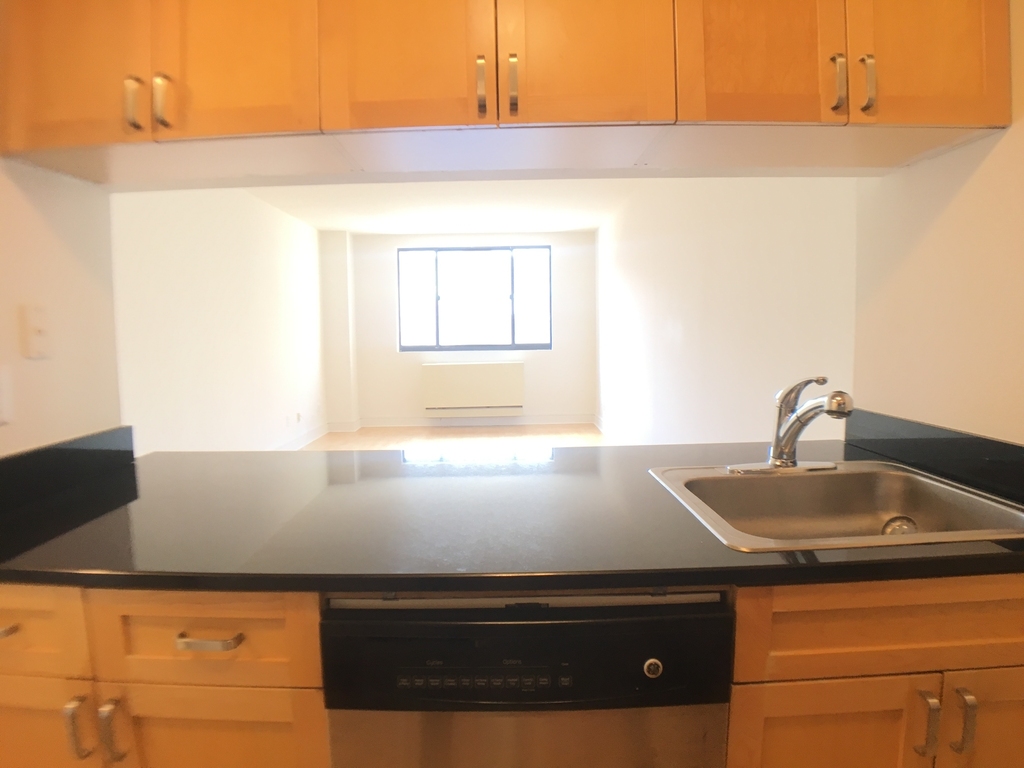 W 96th St - Photo 2