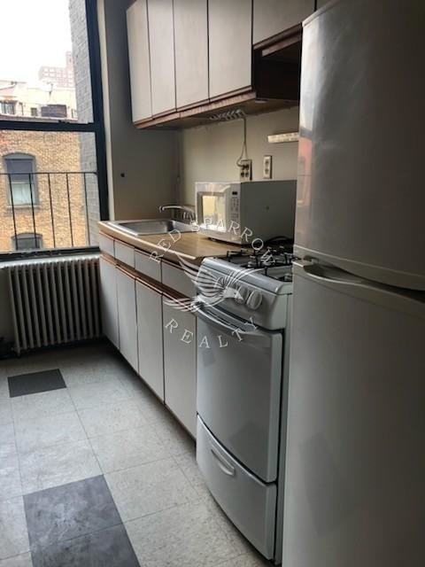 323a East 89th Street - Photo 6