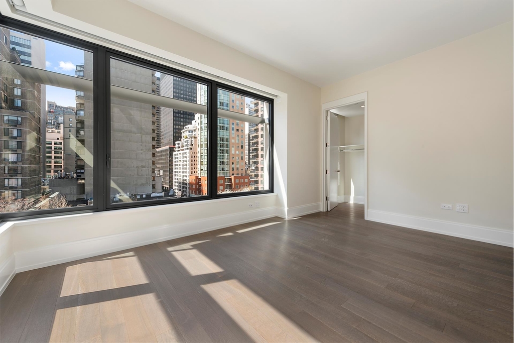 301 East 50th St - Photo 3