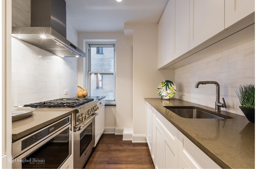 170 East 77th St - Photo 3