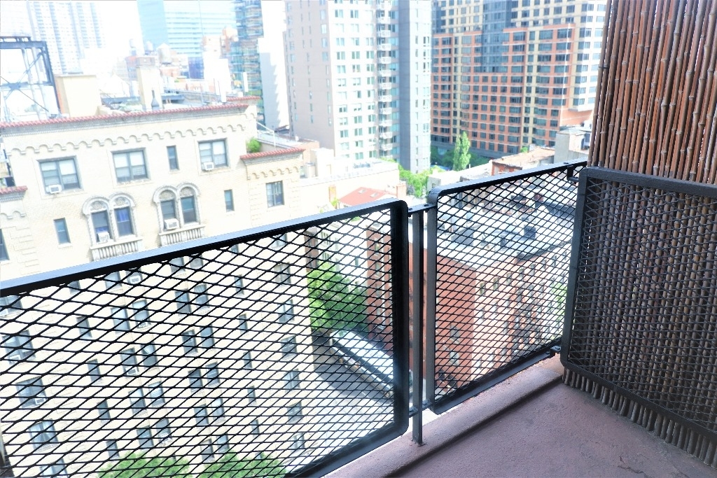 165 East 35th Street - Photo 3