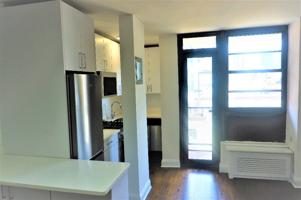 165 East 35th Street - Photo 2