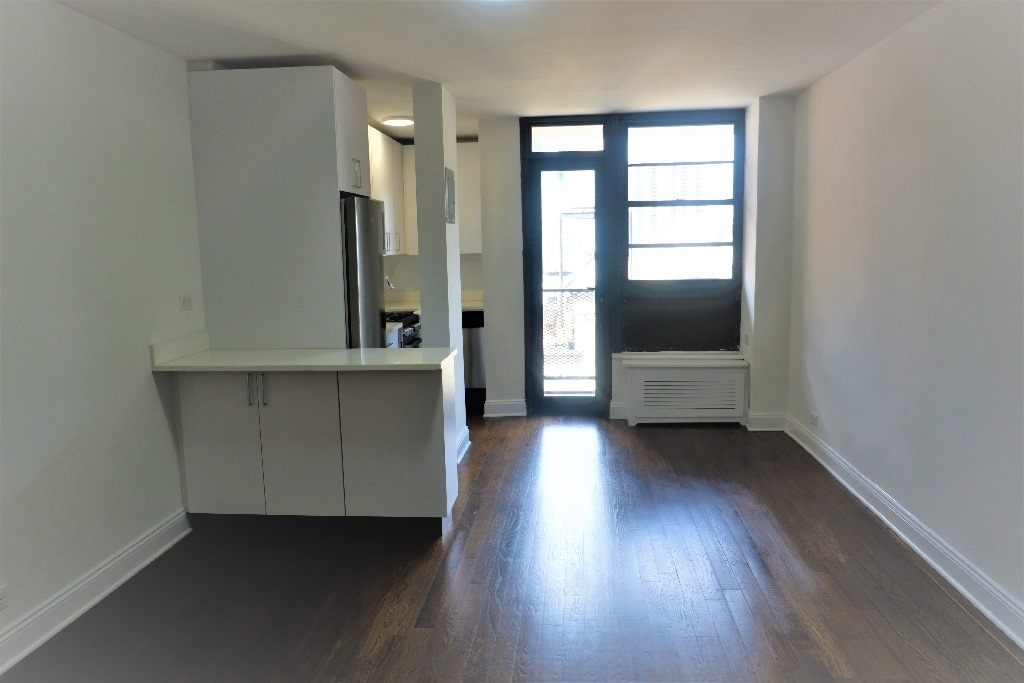 165 East 35th Street - Photo 1