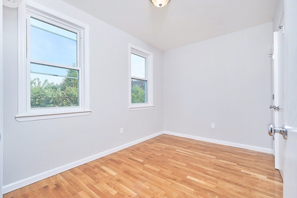 726 Coutlandt Ave 3r - Photo 2