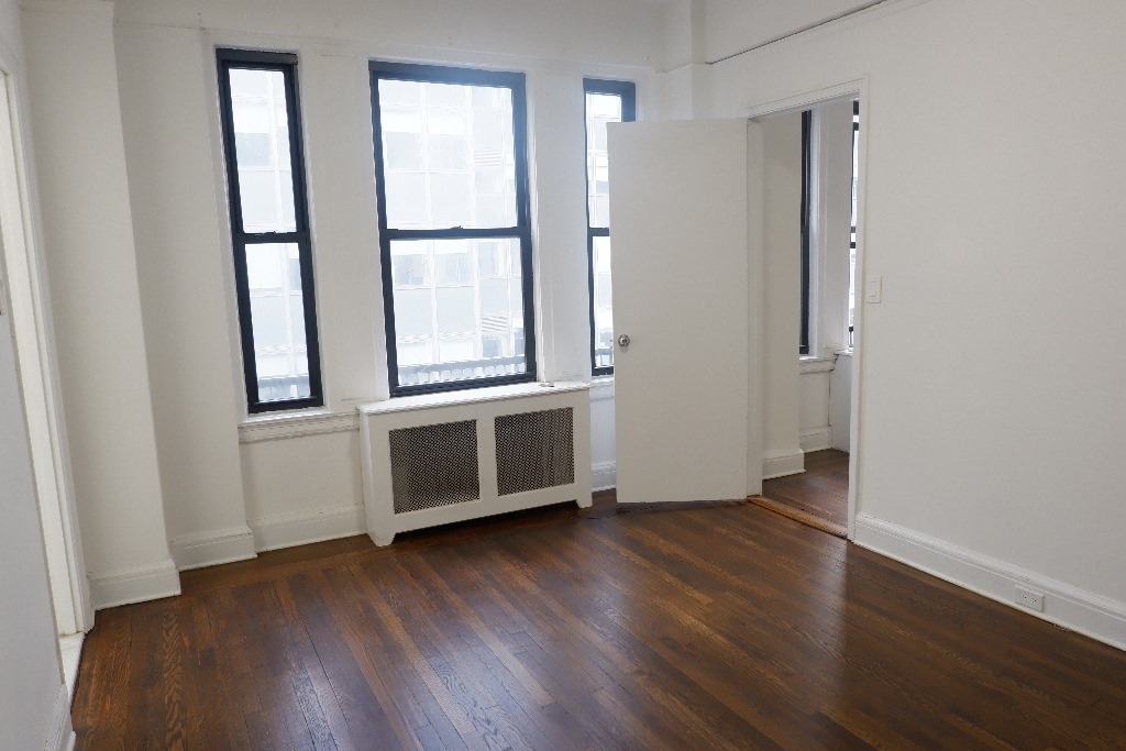 140 East 46th Street - Photo 5