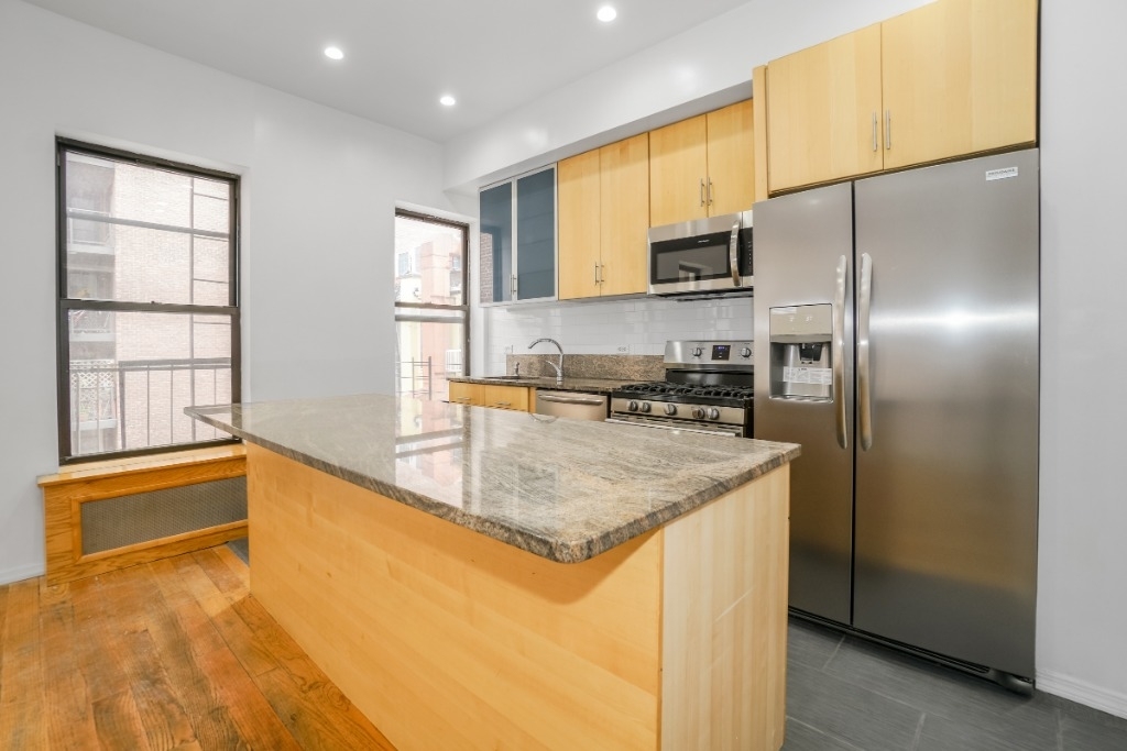 245 East 81 - Photo 4