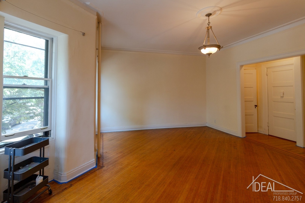 54 Montgomery Place - Photo 2