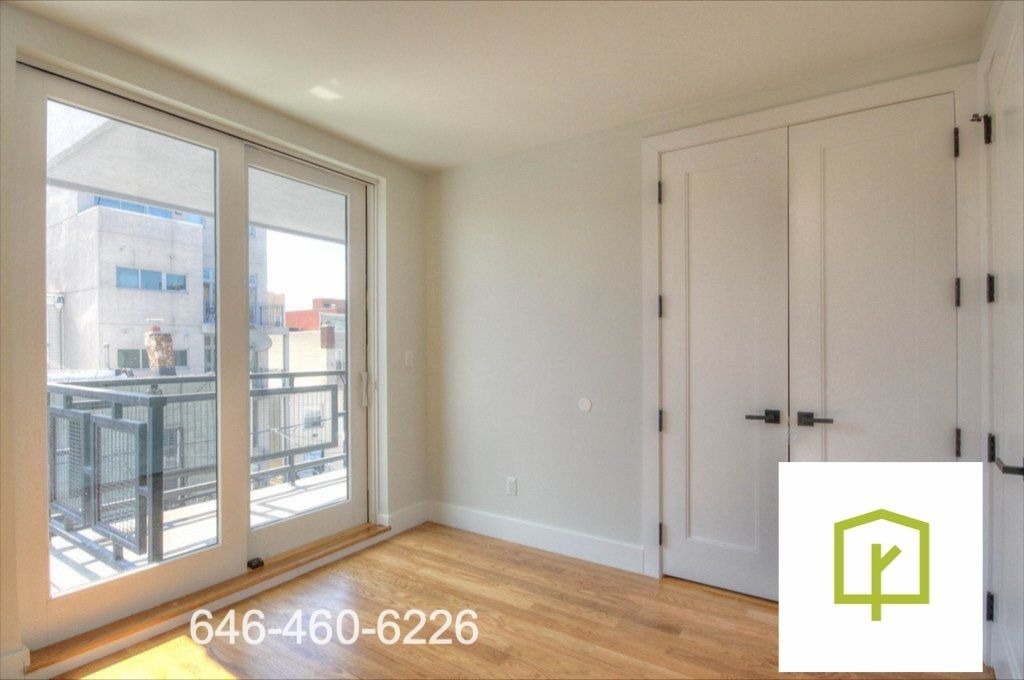 852 Metropolitan Ave - Photo 2