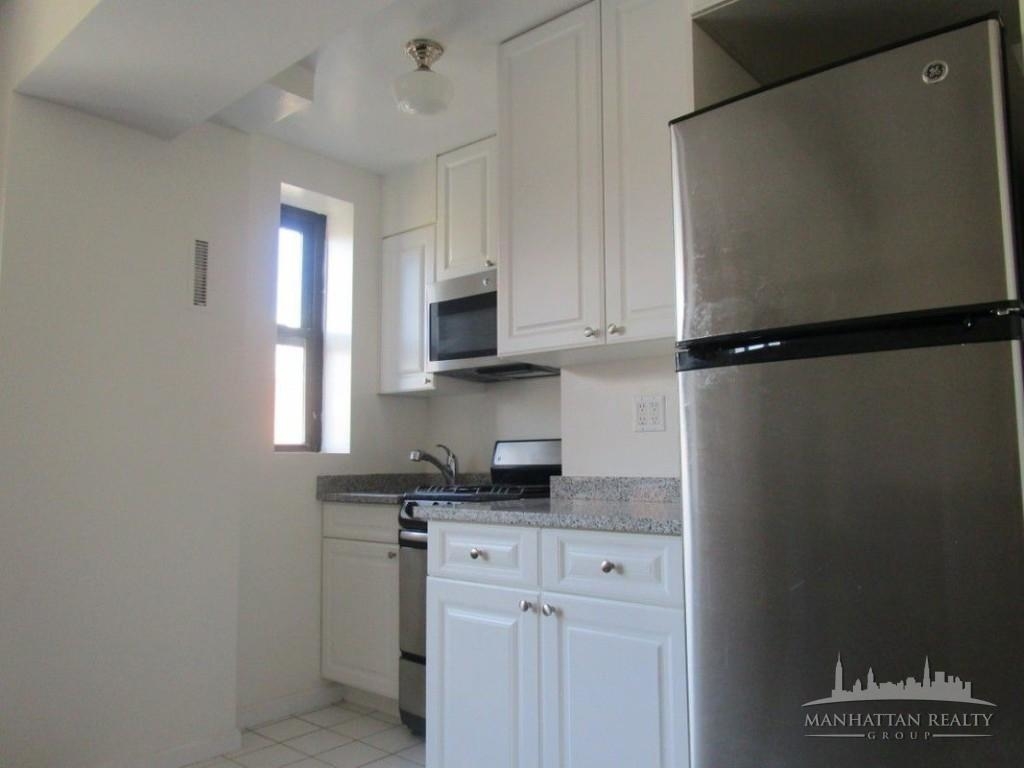 850 Amsterdam Ave - Photo 3