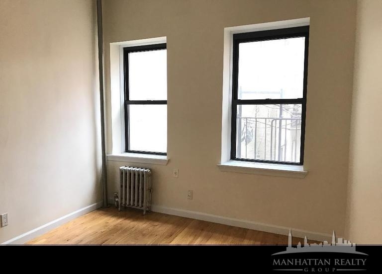 212 Grand St - Photo 1