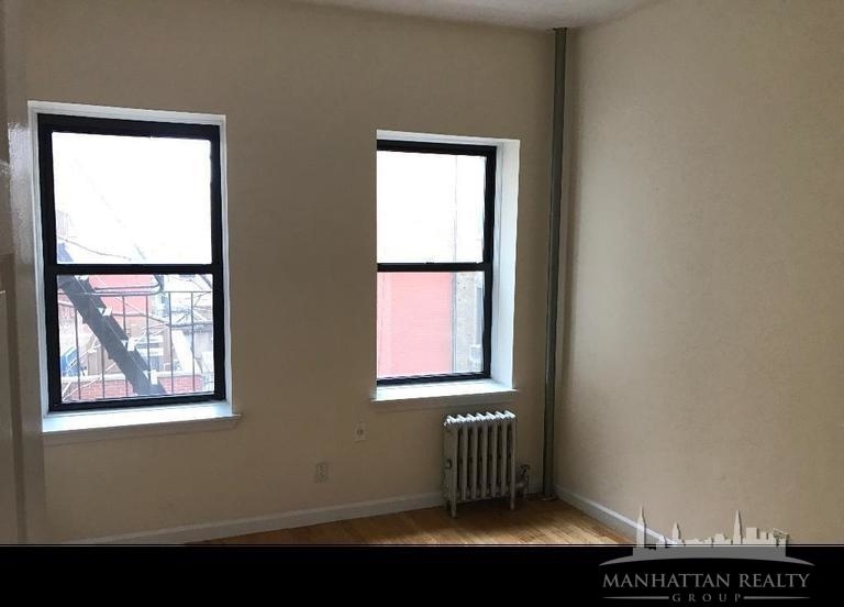 212 Grand St - Photo 2