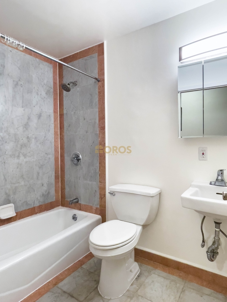 283 East 7th Street - Photo 4