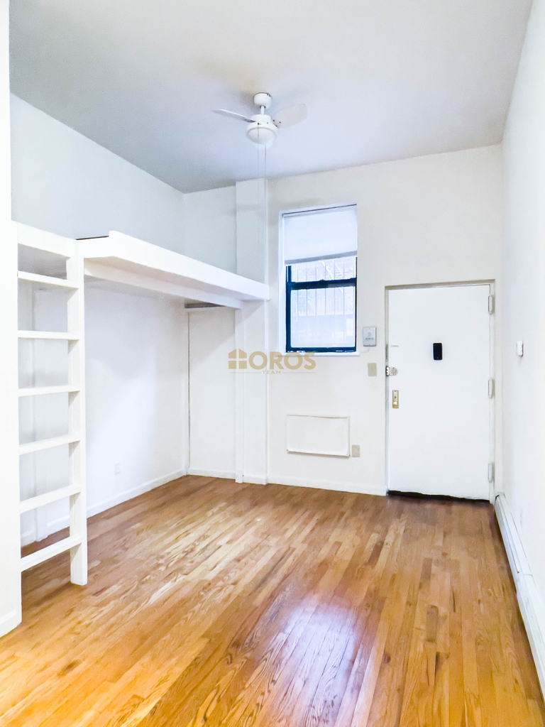 283 East 7th Street - Photo 3