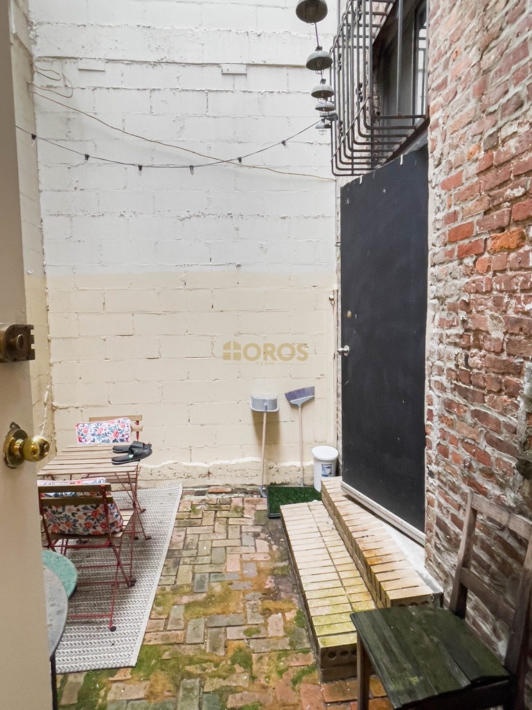 283 East 7th Street - Photo 5